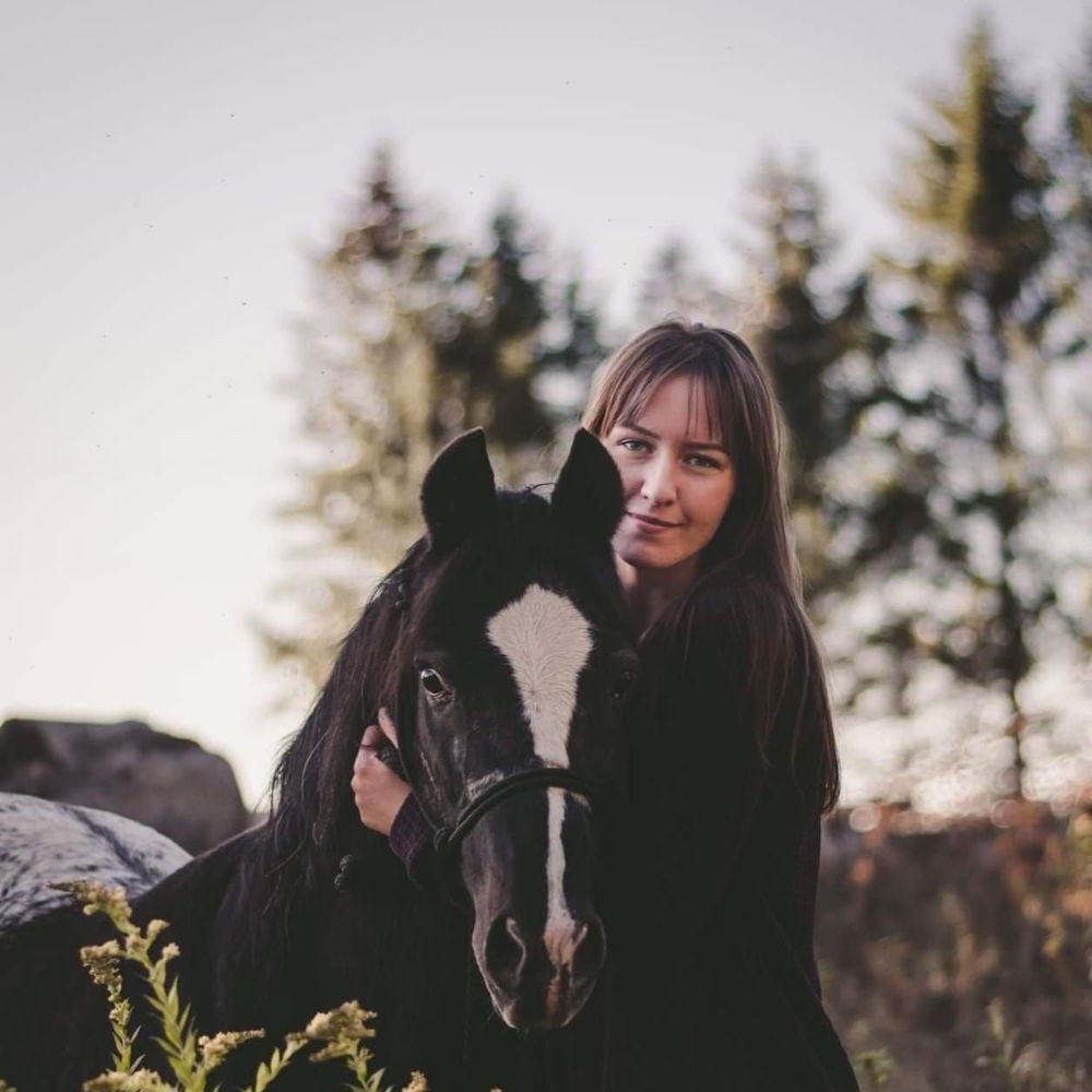 Meet your Posher, Hallie